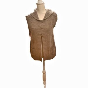 Vintage Fenn Wright Manson (FWM) 70% Lambswool
Hooded sleeveless sweater size m